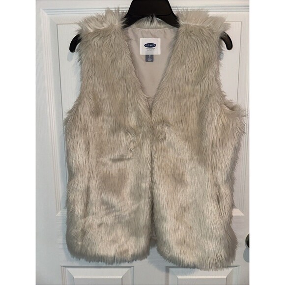 Old Navy Faux Fur Vest Warm Size XS Side Pockets NWOT - Picture 4 of 8